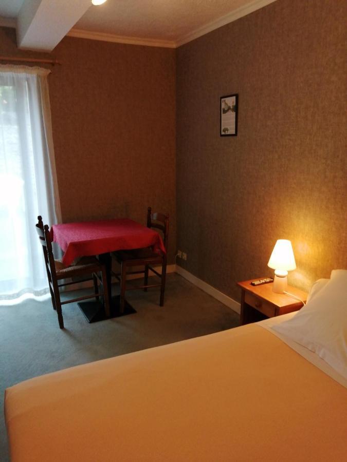 Le Casse Noisettes Hotel Gourin Exterior photo